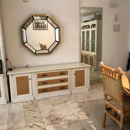 قريب من البحر والأسواق * Marbella