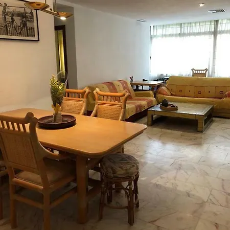 قريب من البحر والأسواق Apartment